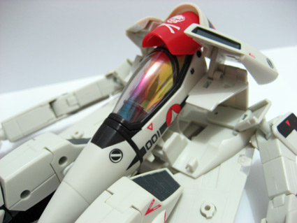 Yamato 1/60 VF-1S Valkyrie Hikaru Ichijo DYRL, chest movement