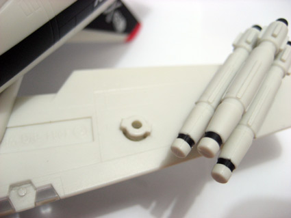 Yamato 1/60 VF-1S Valkyrie Hikaru Ichijo DYRL missile hard points under the wing