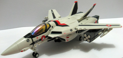 Yamato 1/60 VF-1S Valkyrie Hikaru Ichijo DYRL with missile pods and missile racks attached