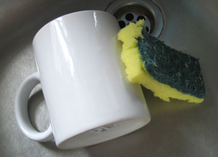 How to create a Personalized Anime Mug, clean the mug, washing in dishwashing soap