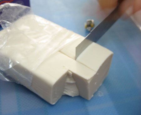 How to make miniature figures using polymer clay mold : cut up a size slightly greater than the figure