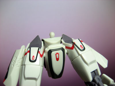 Bandai VF100's VF-25 Messiah Alto Saotome version: Ball joint