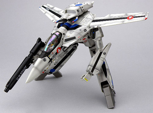 Yamato Toys 1/60 VF-1S Maximillian Jenius from DYRL Weathering Version : Gerwalk mode