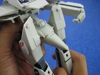 How to Disengage the Hip joint of your 1/60 Yamato VF-1