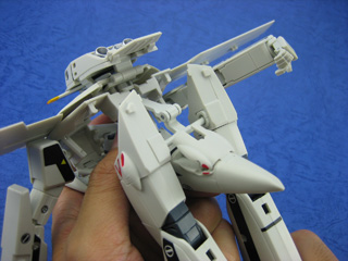 How to Disengage the Hip joint of your 1/60 Yamato VF-1
