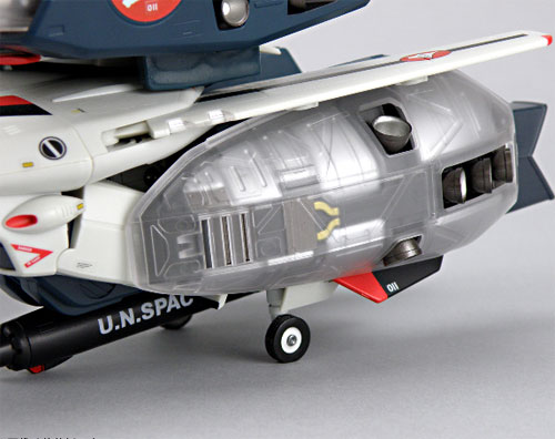 1/60 Yamato Super Parts - Clear Parts close up of side leg vernier thrusters