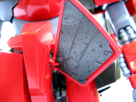 Finished shots of Quattro Bajeena's 1/100 Master Grade Rick Dias from Gundam Zeta Series internal parts painted with metallic graphite color