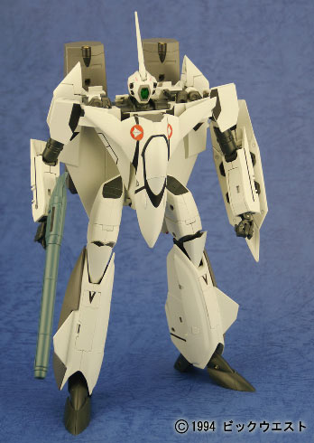 Yamato Toys 1/60 VF-11C with Super Packs: Battroid mode