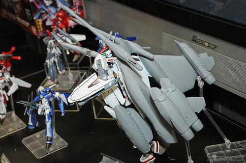 1/60 DX Chogokin VF-27 Lucifer and VF-25 Tornado Messiah