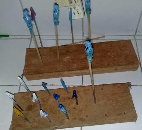 Do It Yourself (DIY) Painting Clip Base for spray painting model kits