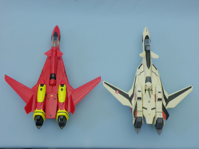 1/60 VF-19 Fire Valkyrie from Yamato Toys